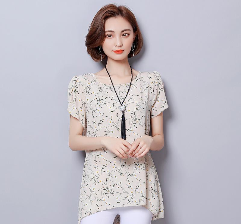 1米50的老婆把大长裙扔了，穿这几款小衫+高跟鞋，洋气又显高