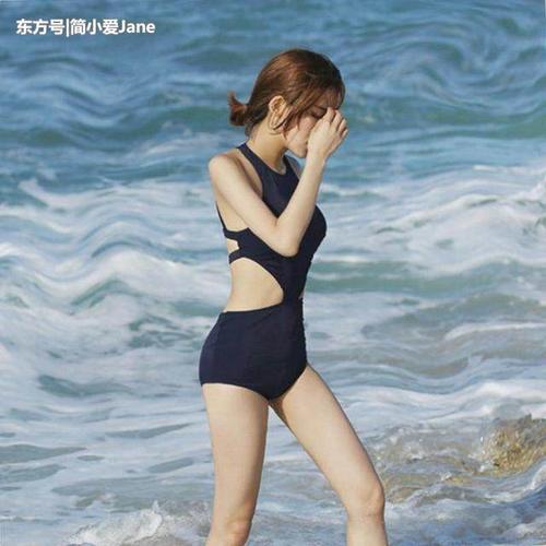 夏季选对泳衣,演绎摩登范儿,尽情的释放性感和美丽