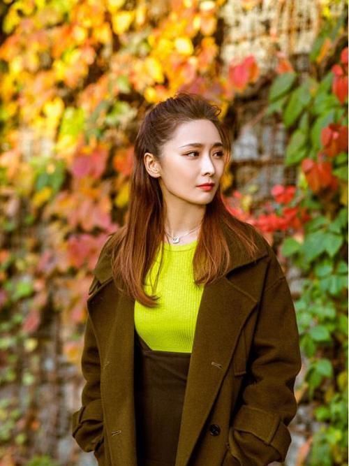  [杨紫]她曾是“谋女郎”出身，身材比巩俐还抢镜，现在只能给杨紫当配角