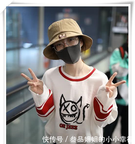 看了冯提莫的机场照，再看看周冬雨，网友直呼我宁愿做个胖子！