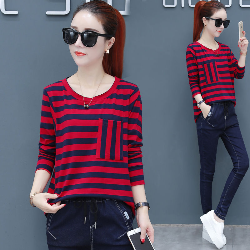 国庆出游，少穿裙，穿这样的小衫，搭黑裤子，四五十岁女人也美翻