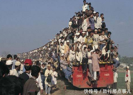 印度游客来中国旅游，乘坐高铁却非常失望：不如我们印度的火车好