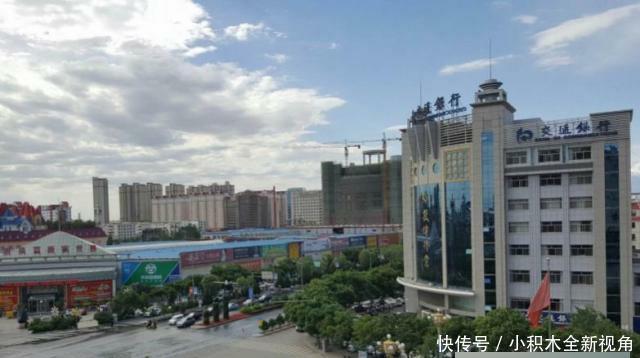  两省■甘肃面积最大的城市，占甘肃总面积的42%，相当于江浙两省