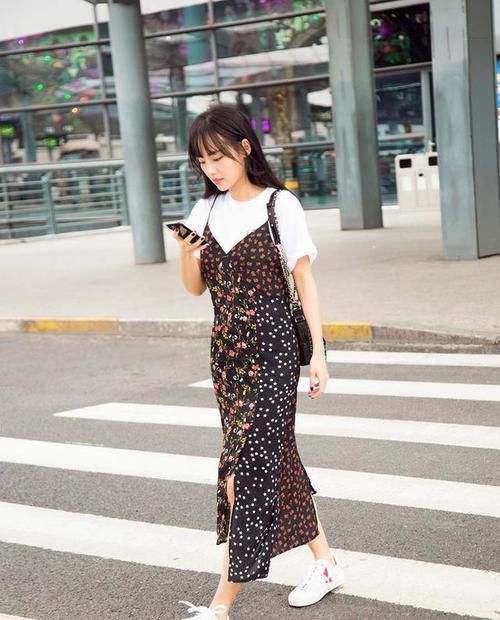  气质■裙子下面别搭高跟鞋，学学时尚达人的“娘MAN风格”，时髦显气质