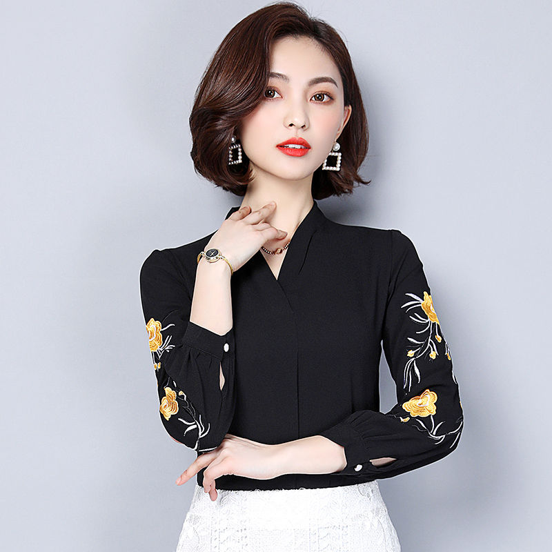 女人过了45岁别穿太土,建议初秋后这样穿,洋气显瘦又减龄