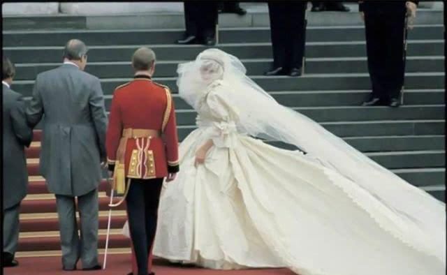 『夏季』世纪婚礼！“童话故事”起源于夏季，“童话故事”里美丽的花朵也绽放于夏季