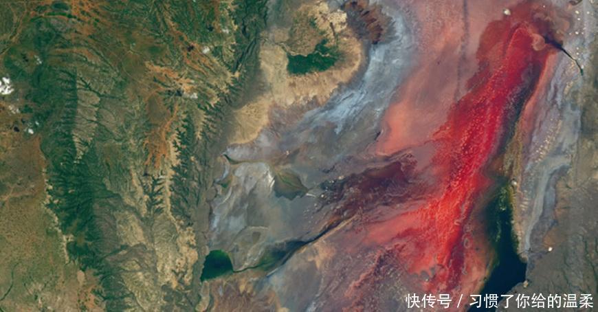 地球上真实存在的“冥河”: 能石化小动物, 湖水鲜红仿若血池!