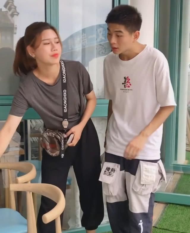  王道@街头又火了一款裤子，叫“四袋裤”，潮归潮，但却意外很显