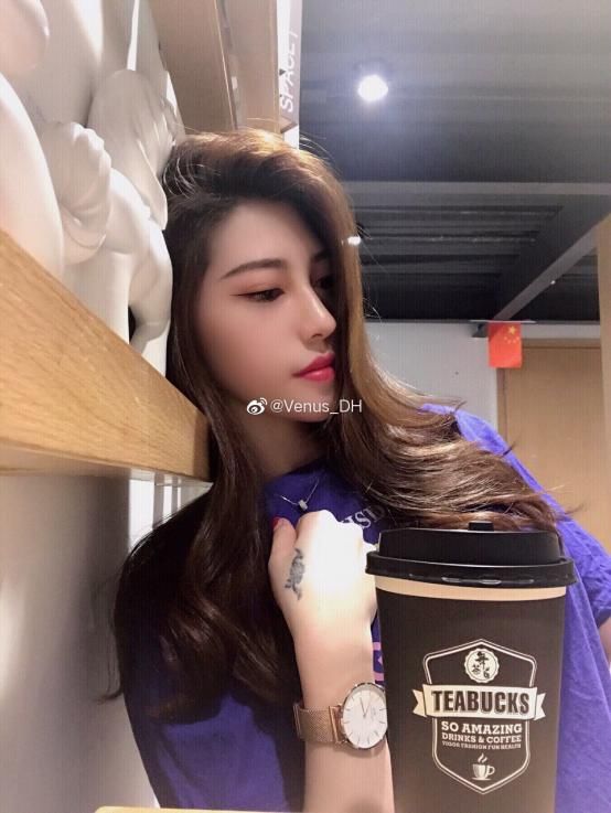 【美女】酷爱运动的美女健身达人,身材优雅迷人,自信乐观正能量满满