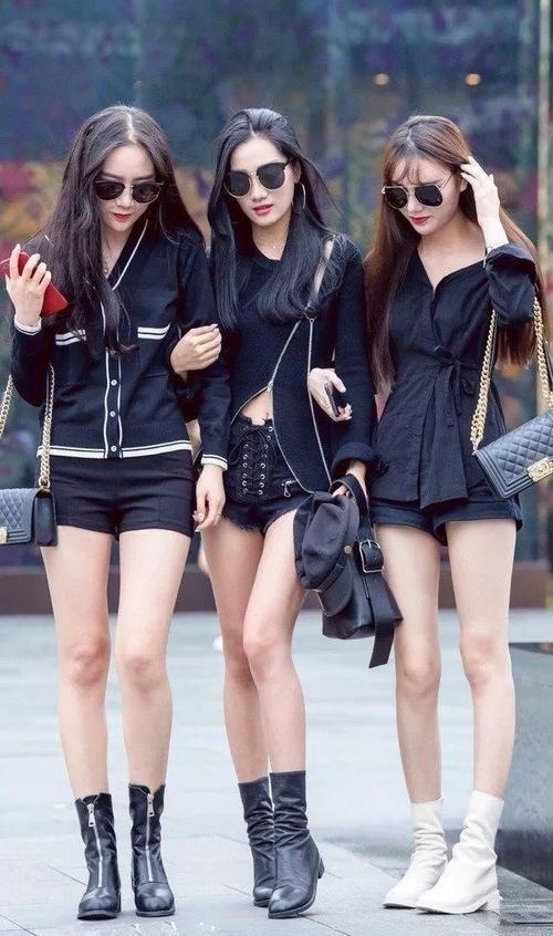 街拍:一排长腿美腿如玉高挑妹纸真是亮瞎眼了