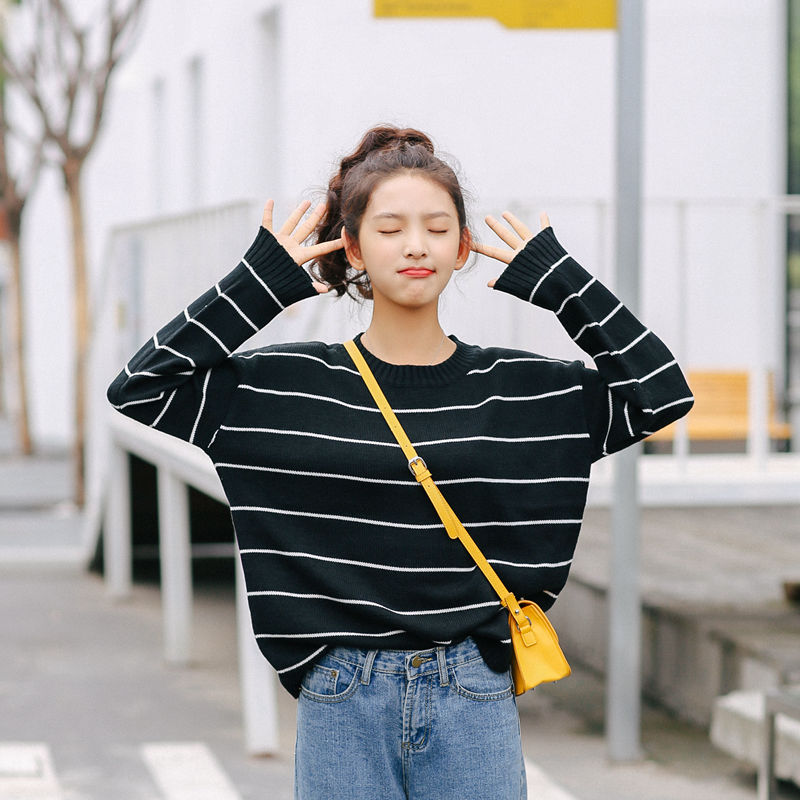 第一次发现,这新款针织衫搭小脚裤,配上高跟鞋十分洋气,美极了