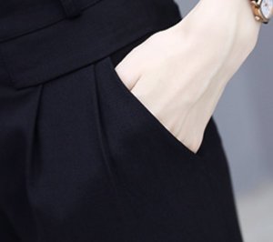 小个子女人千万别穿黑裤子，尝试下裤裙，1米5也能穿出高个气场