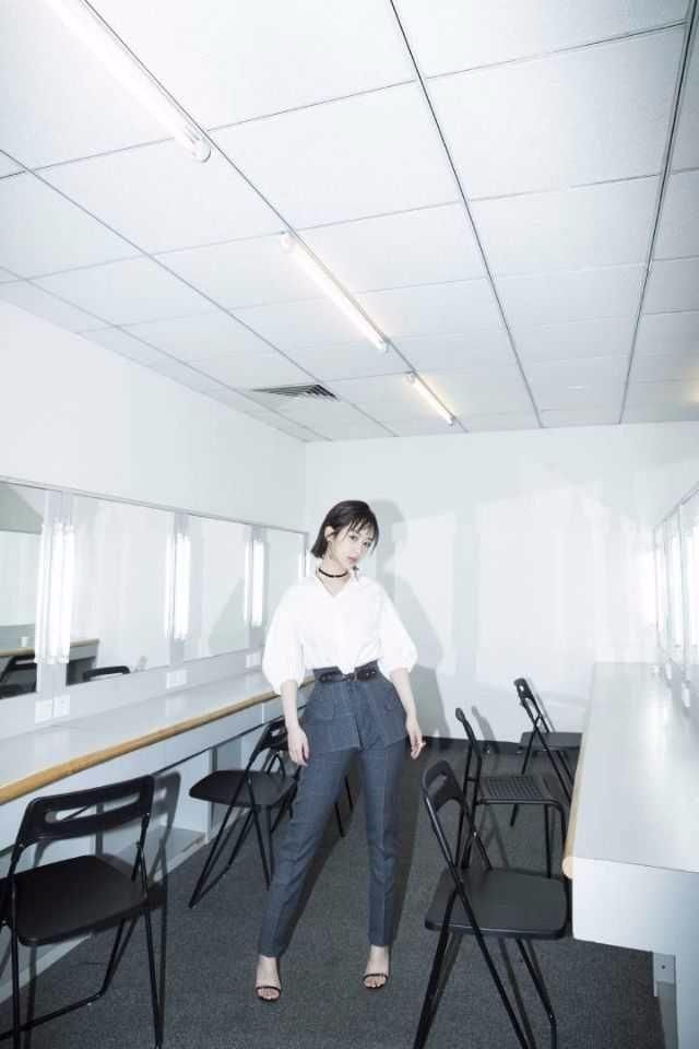 杨紫告别“五五分”身材，穿搭越发时尚，网友：主要是瘦下来了！