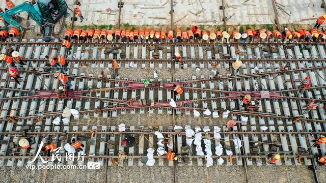  「扩建」广州动车段高级修扩建工程项目施工忙