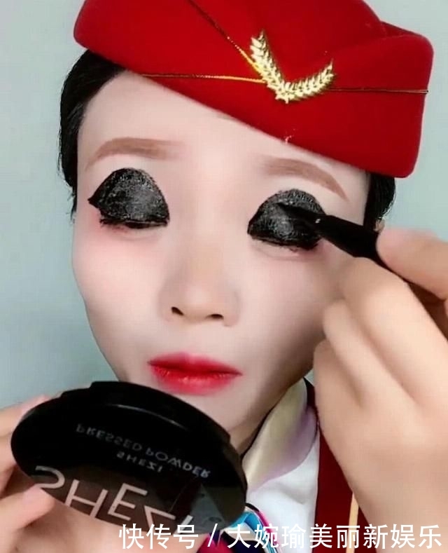 「空姐」空姐画眼线被男朋友吐槽“画得太粗”,睁眼之后网友:没毛病