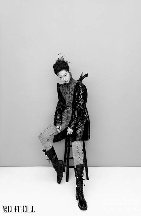 戚薇登时装杂志封面 帅气演绎＂冷都女＂