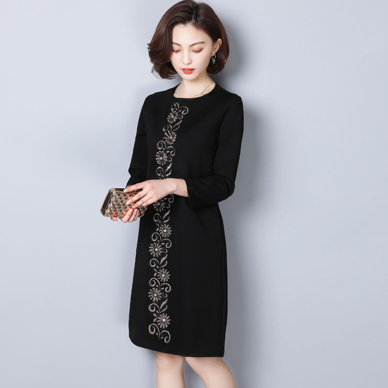 好看大气的妈妈裙来了，邻居都说好看，显得年轻高贵感