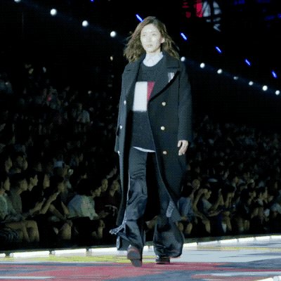 看热闹 | 这些人跑到黄浦江边比谁钻石大，你猜比伯嫂的排第几?