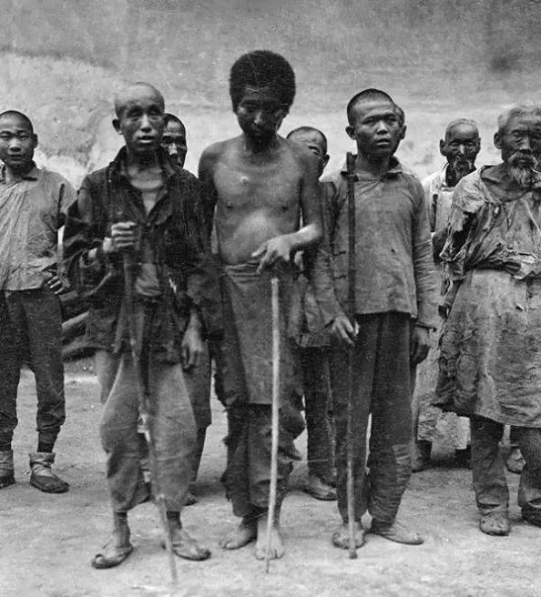  「发现」美国人在鞋盒里发现了6000张中国老照片