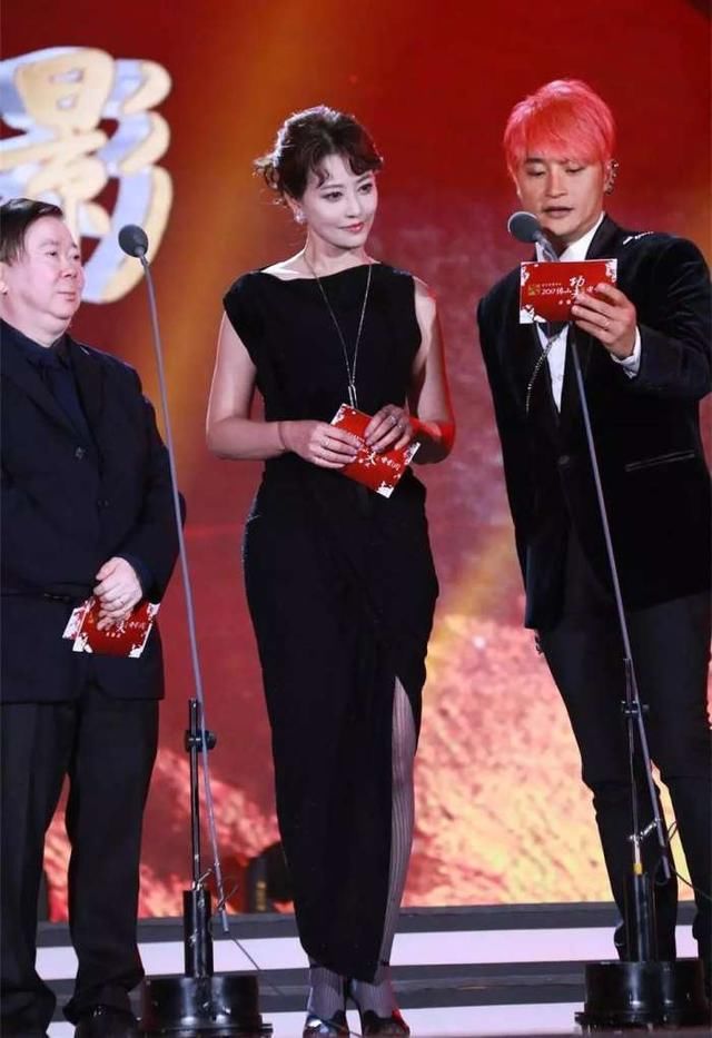 都说俞飞鸿许晴是不老女神，但51岁的她比她们还更显嫩!