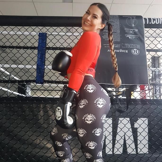 这才是欧美式健身女神，她的美一般人欣赏不了，你喜欢这种身材吗