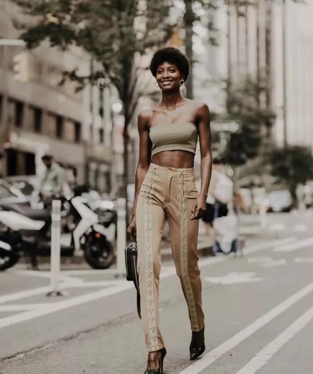 维秘面试小姐姐腿长180cm、E罩杯,这真的是人类的存在?