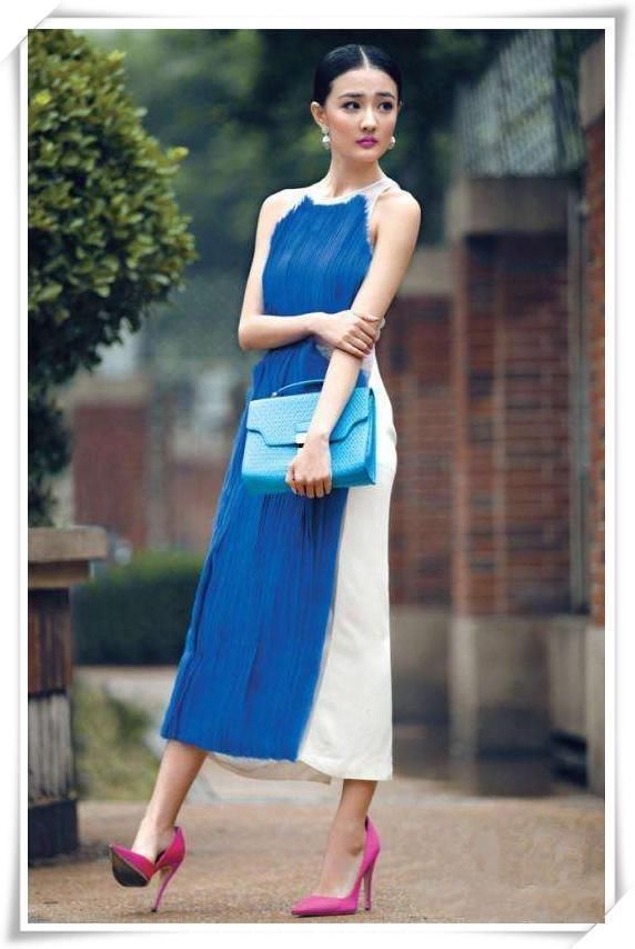 徐璐为秀腿真拼！穿一条看不见的短裤就出门，网友：还怎么交男友