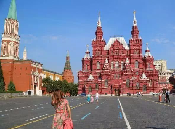 去俄罗斯旅游,要是给当地美女200元人民币,能得到啥服务?