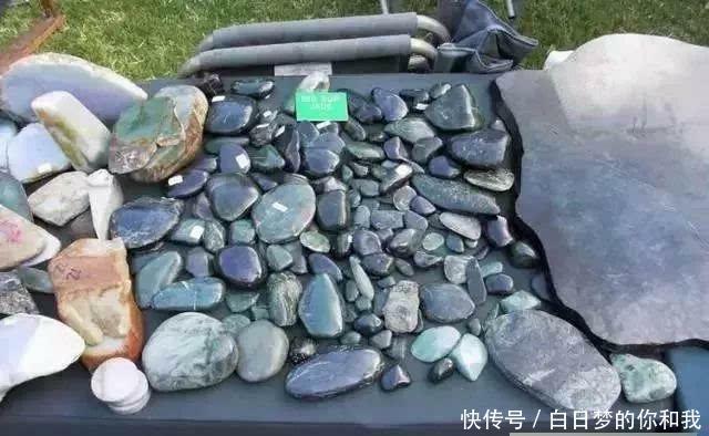  「玉石」谁说老外不玩奇石, 看看国外的石头市场是啥样!