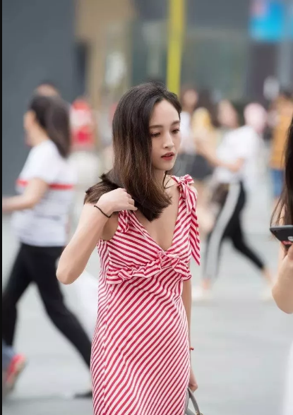 街拍美女的不同打扮穿出不同气质