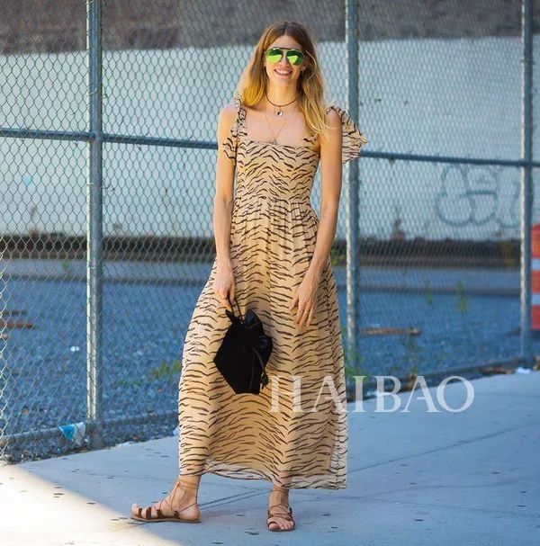 厉害| 今年最最最流行的小方领，时髦的同时居然还能显脸小!