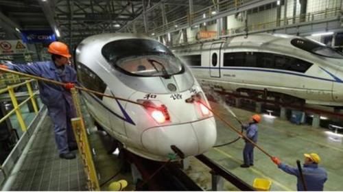  #清洗#高铁脏了该如何清洗？外国人看后惊叹：厉害！