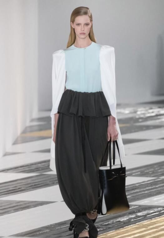  #女装#LOEWE罗意威2020秋冬女装，一场关于游乐的时尚秀