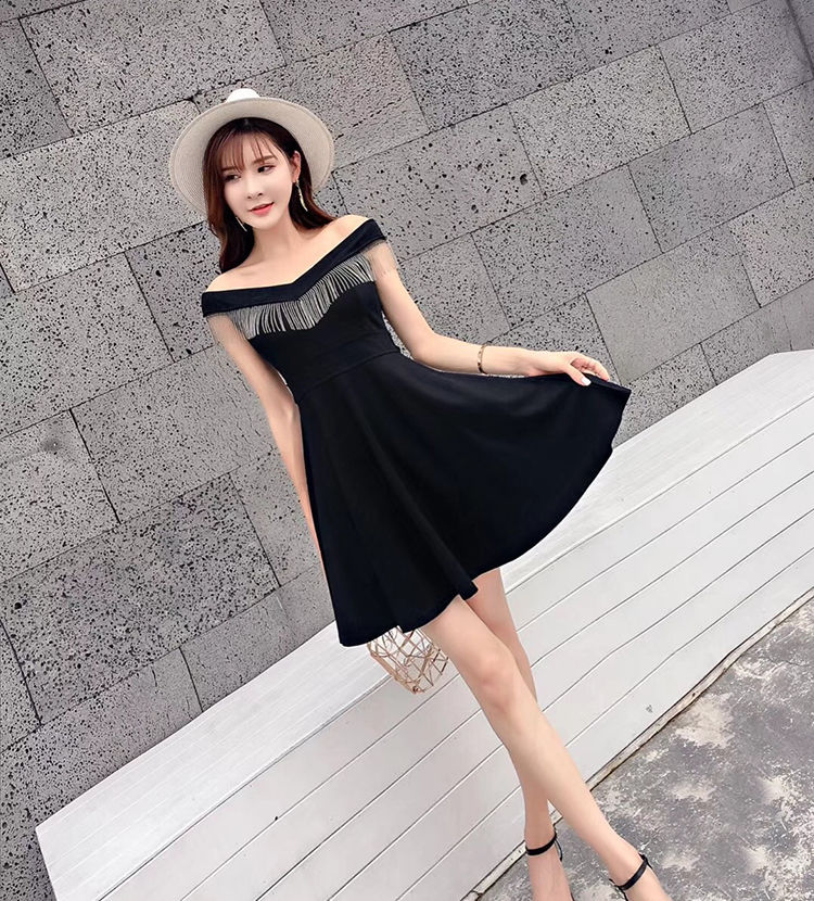 办公室女人都不穿丝袜，现在都流行这样穿，舒适还迷人