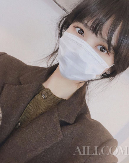 正确:开工也要戴口罩口罩后要正确护肤