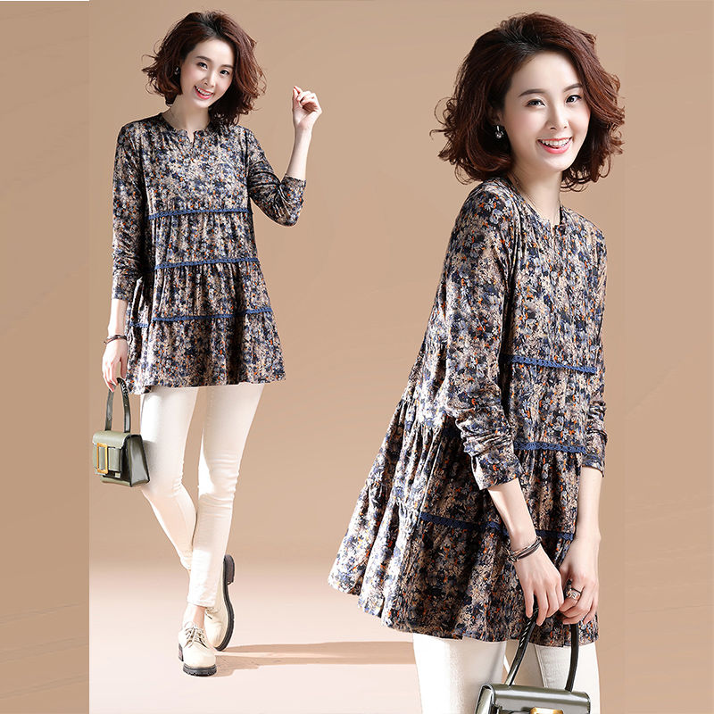 入秋后小姨只穿秋小衫，穿着嫩美又减龄，明明40岁，都说是我姐