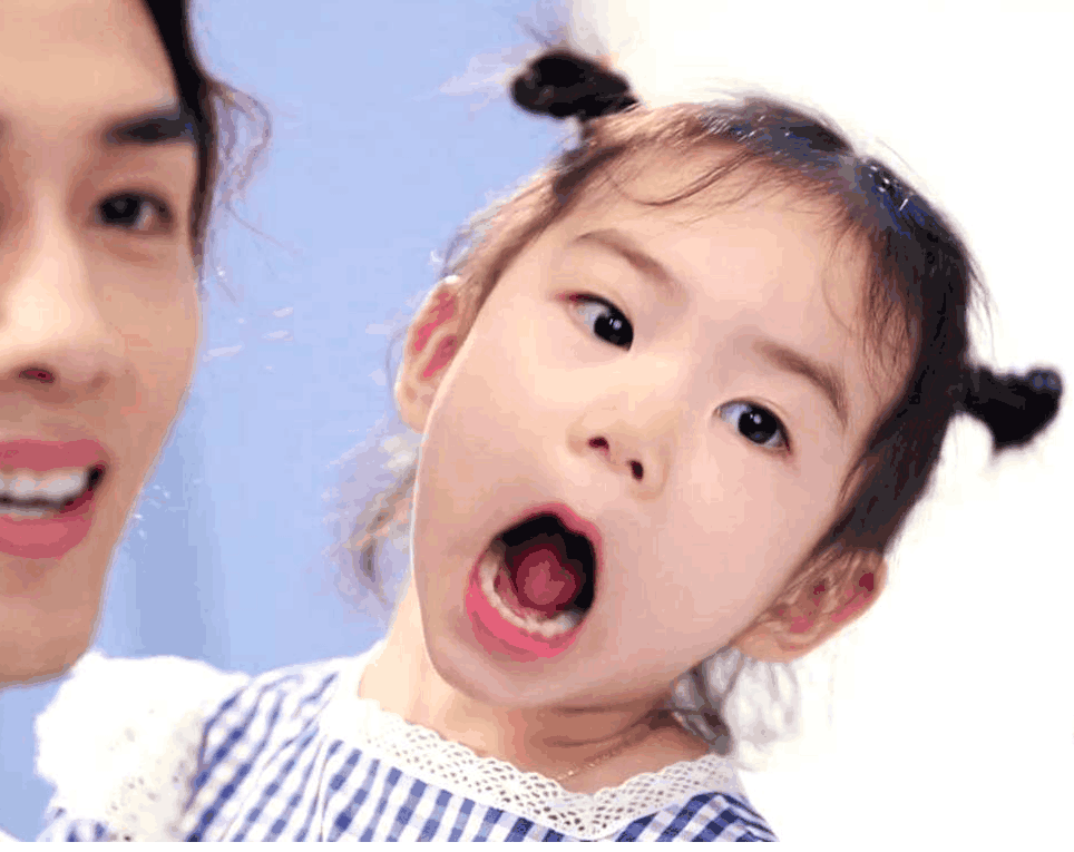 lucky每天睡觉手里都会拿个东西，戚薇说完这个东西网友不淡定了