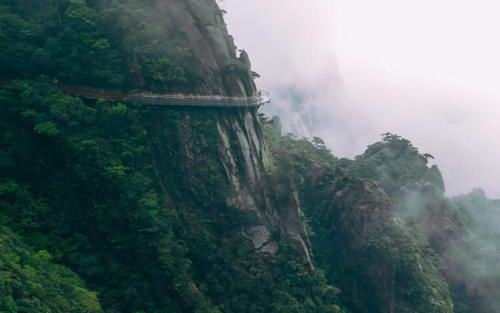 与黄山并称“姐妹山”的景点，景色超黄山，却是当地最低调的山