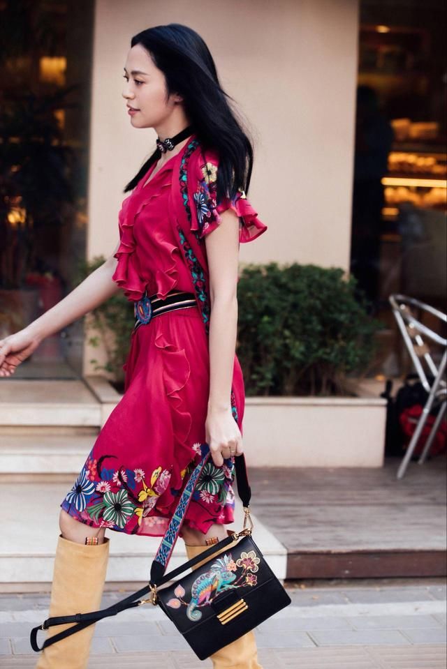 姚晨这一身搭配，我不想说哪里不好，只想说欣赏不来