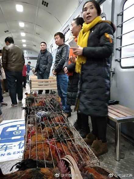 火车上的集贸市场，你见过吗