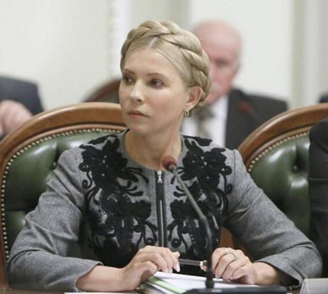 58岁前乌克兰总理季莫申科，风姿绰约，白色紧身裙勾勒曲线身材!