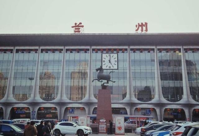  唯一|中国唯一站牌“错字”的火车站 员工享受“委屈奖” 你知道