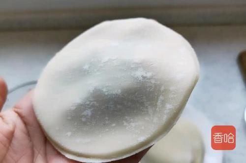  早上@早上用它给儿子做早餐，个个皮薄馅大，不用发面还省事