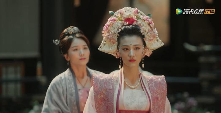  『珍珠』丹姝不愧是皇后，珍珠妆这一处的细节显示位份，张妼晗也不敢造次