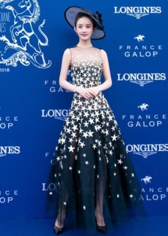 赵丽颖逆袭了，穿小黑裙美出了“亚洲赫本”，网友：没有可比性！