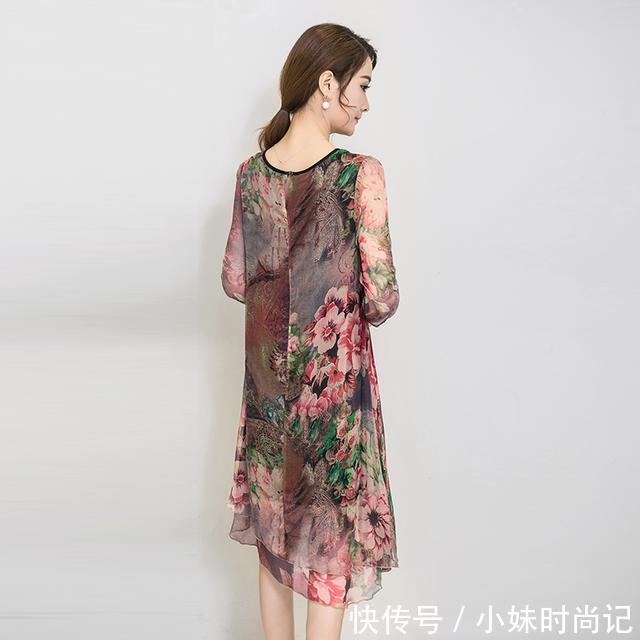#女人#四五十岁女人,少穿裤子,穿连衣裙才更有女人味,显年轻