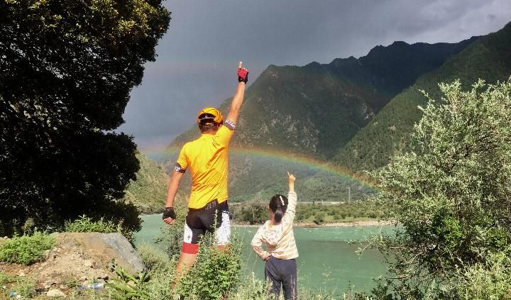 找妈妈去! 40岁老爸带4岁女儿骑行川藏线, 30天2150公里