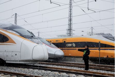 颜值更高了，快来看看北京雪中的“和谐号”“复兴号 ”~