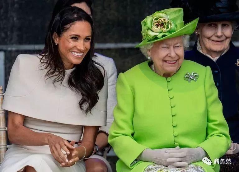 梅根花600万买衣服，坐姿被网友吐槽不合格，王妃太难当