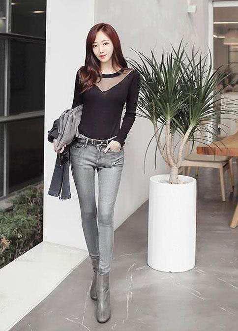 紧身裤让你柔美曲线与翘臀很显魅力，时髦更凸显时尚